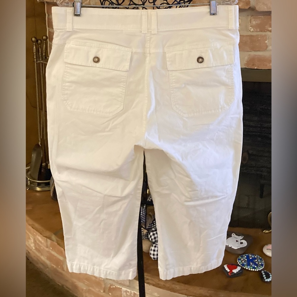 Dockers “khaki goodness inside” White Capri’s - Picture 2 of 11